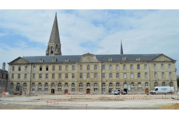 3.	Louis-Vuitton achète des terrains pour construire un atelier à Vendôme